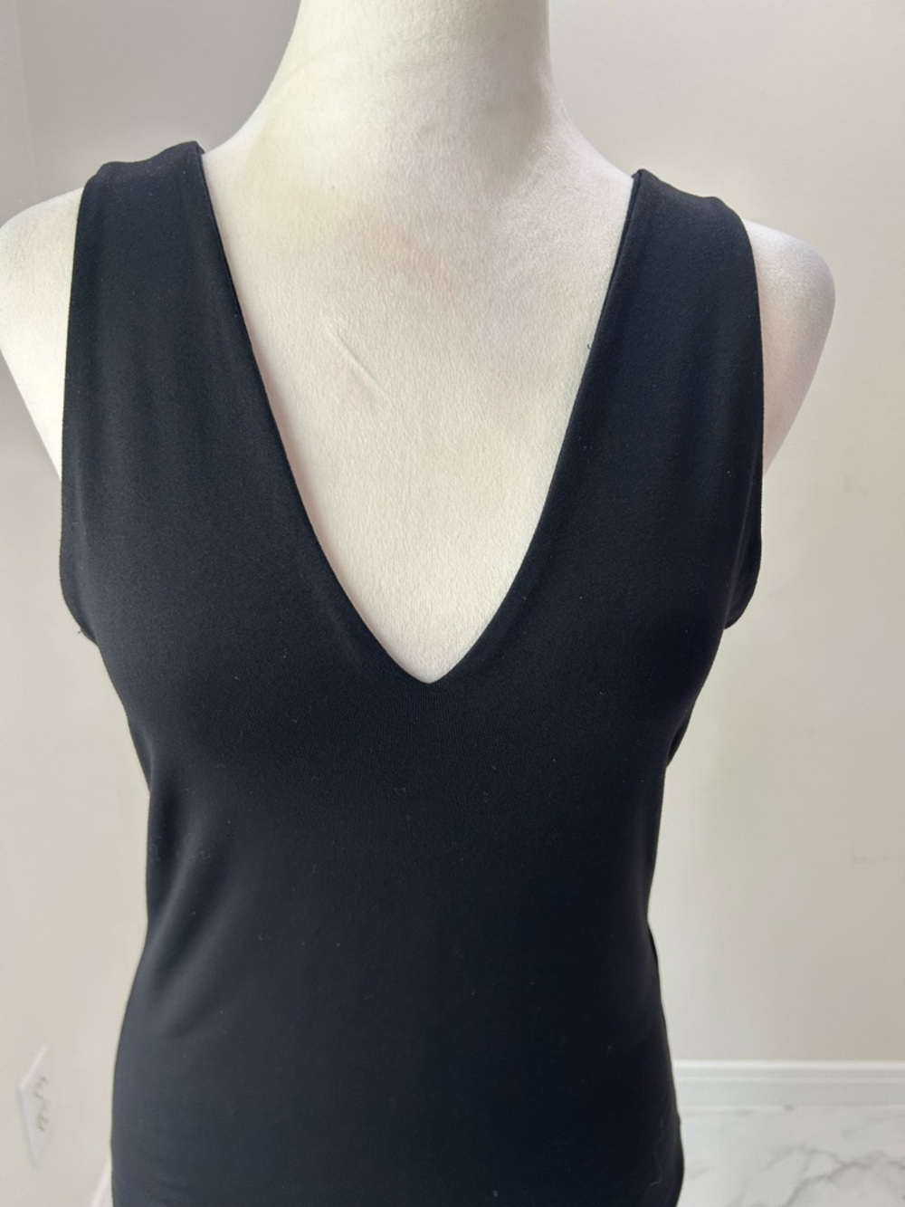 Abercrombie & Fitch V-Neck Black Sleeveless Bodysuit, Size M - Picture 4 of 6